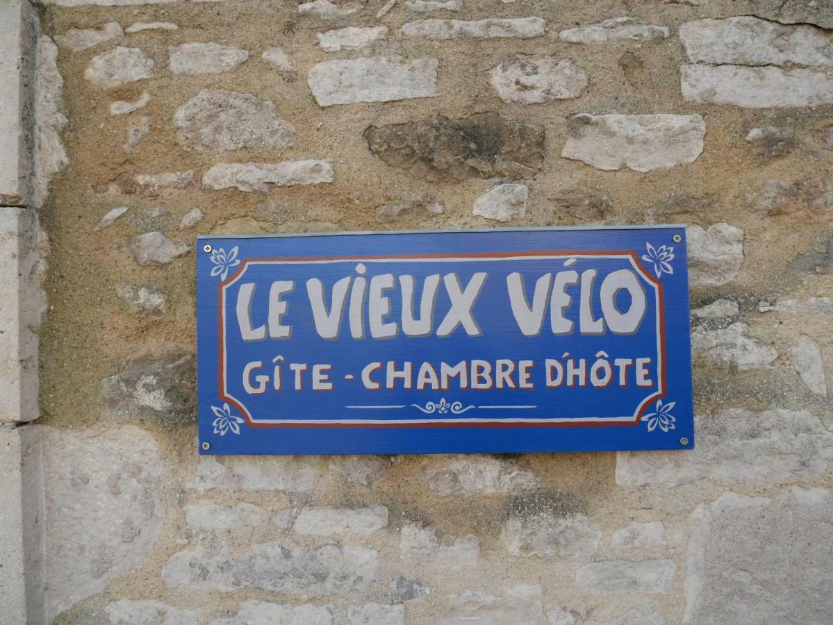 לינה וארוחת בוקר Chaptuzat Le Vieux Velo מראה חיצוני תמונה